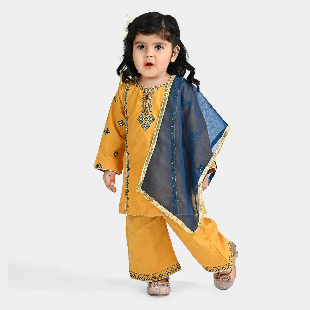 What Are Trending Girls Pakistani Clothes This Season?